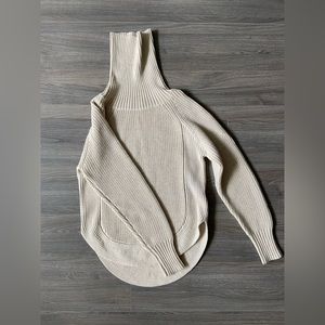 Aritzia Turtle Neck Sweater XXS